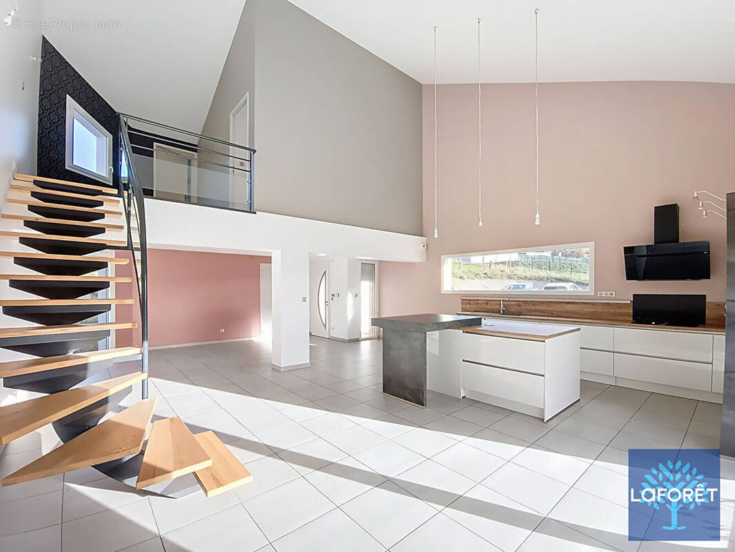 Maison à SAINT-PIERRE-EYNAC