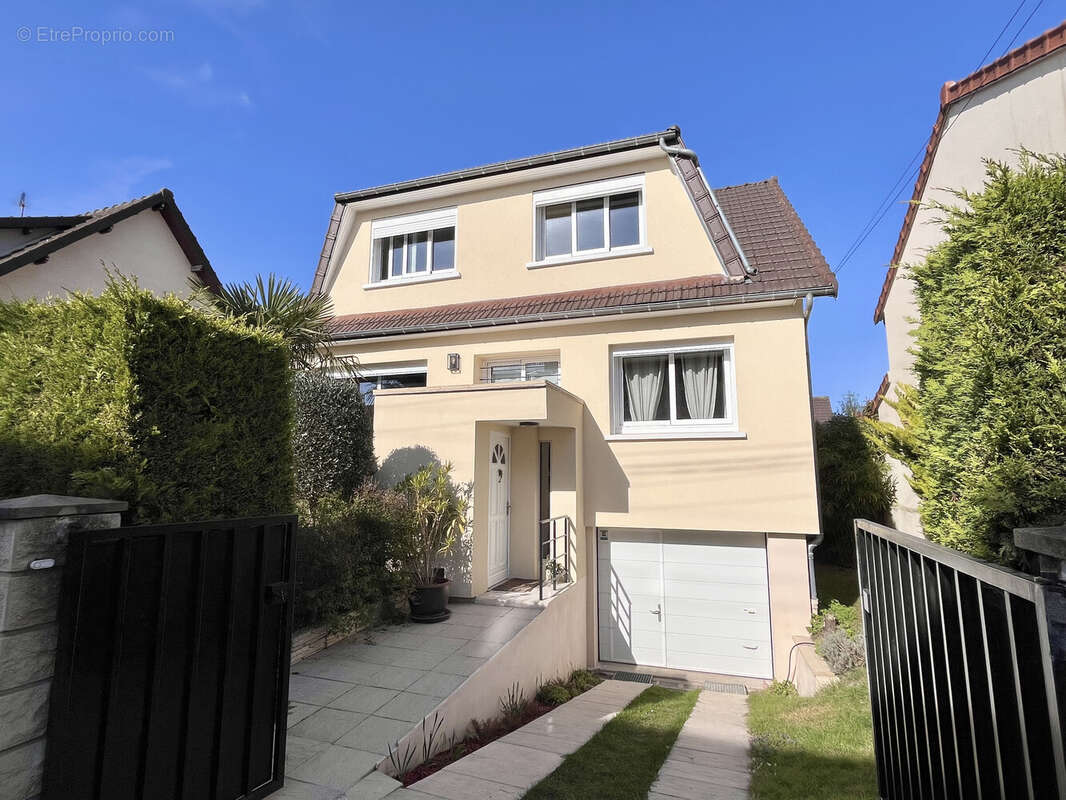Maison à SARTROUVILLE