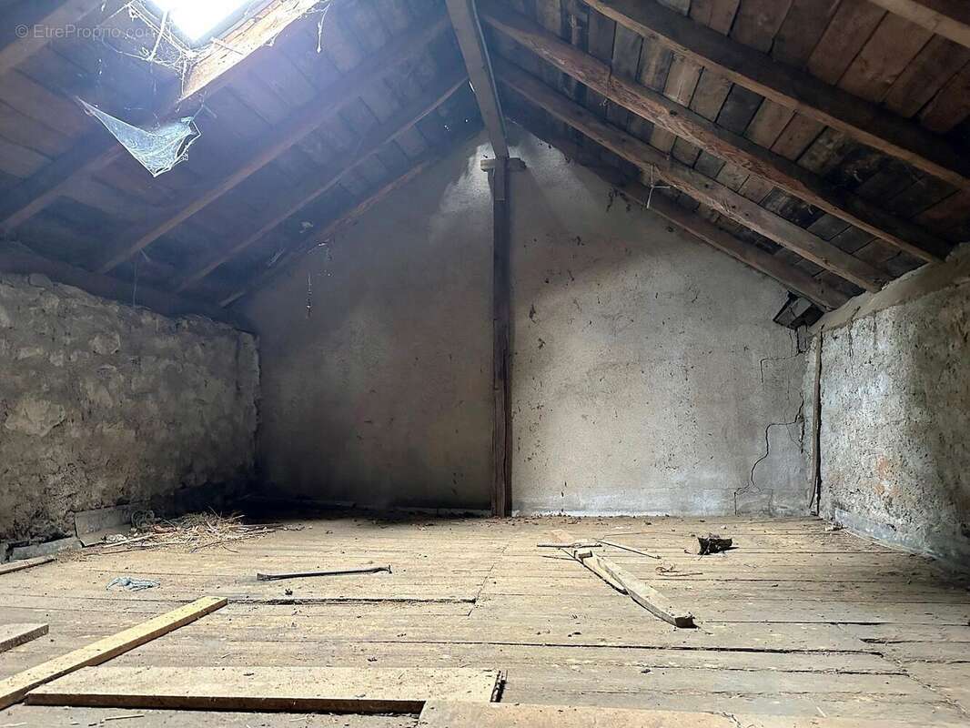 Terrain à SAINT-MARTIN-VALMEROUX