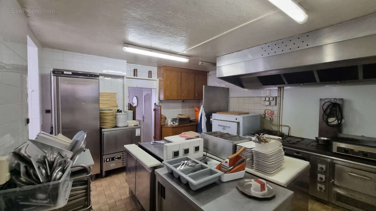 Commerce à COUCOURON