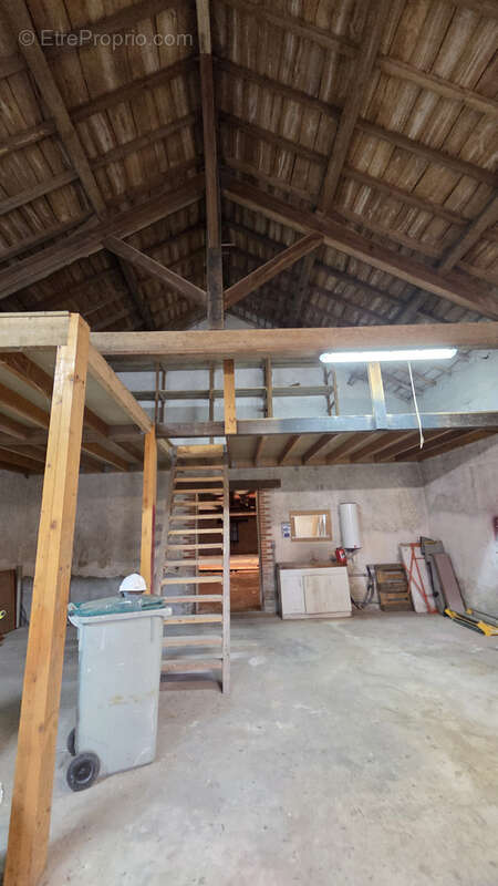 Bâtiment en pierre  à Rénover - photo 8