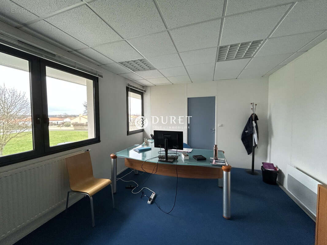 Commerce à MONTAIGU