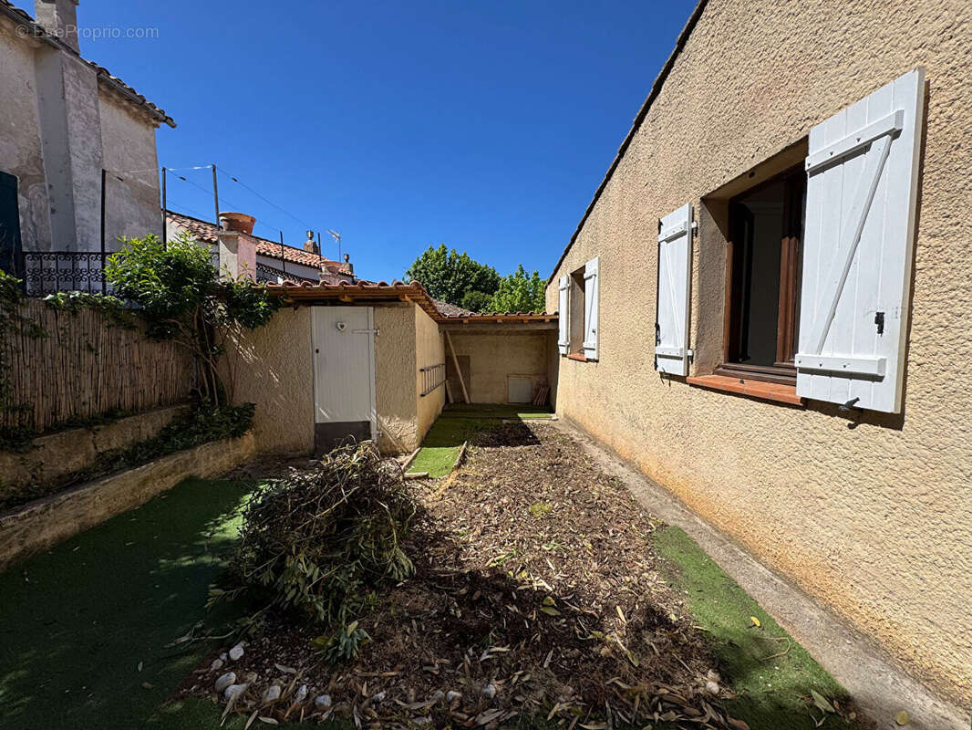 Maison à SAINT-CYR-SUR-MER