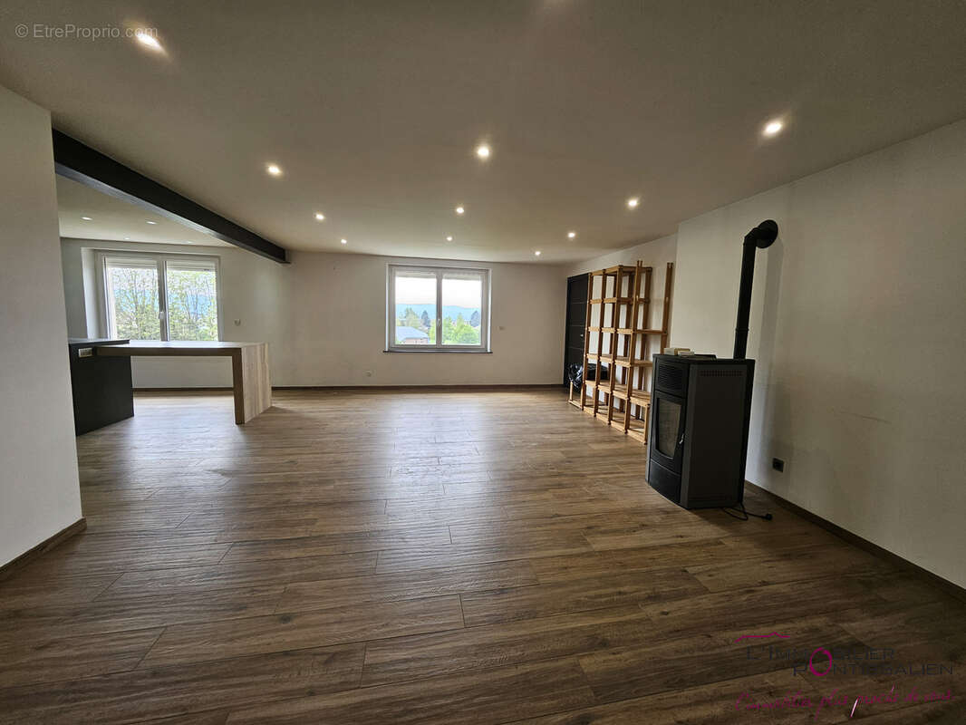 Appartement à FRASNE