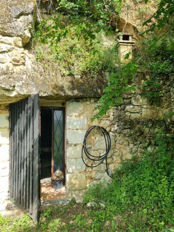 Maison troglodytique  avec caves et terrains - photo 2