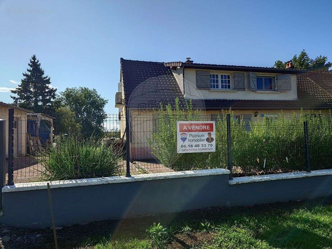 Maison à LA NOCLE-MAULAIX