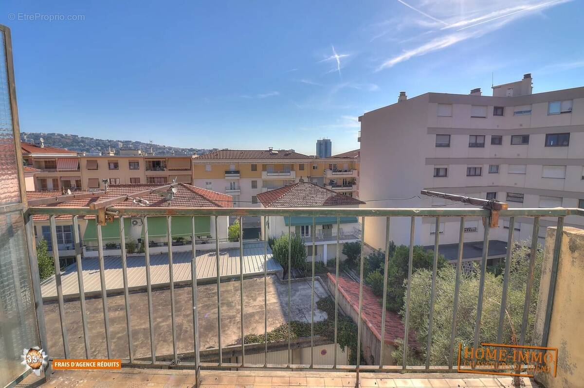 Appartement à SAINT-LAURENT-DU-VAR