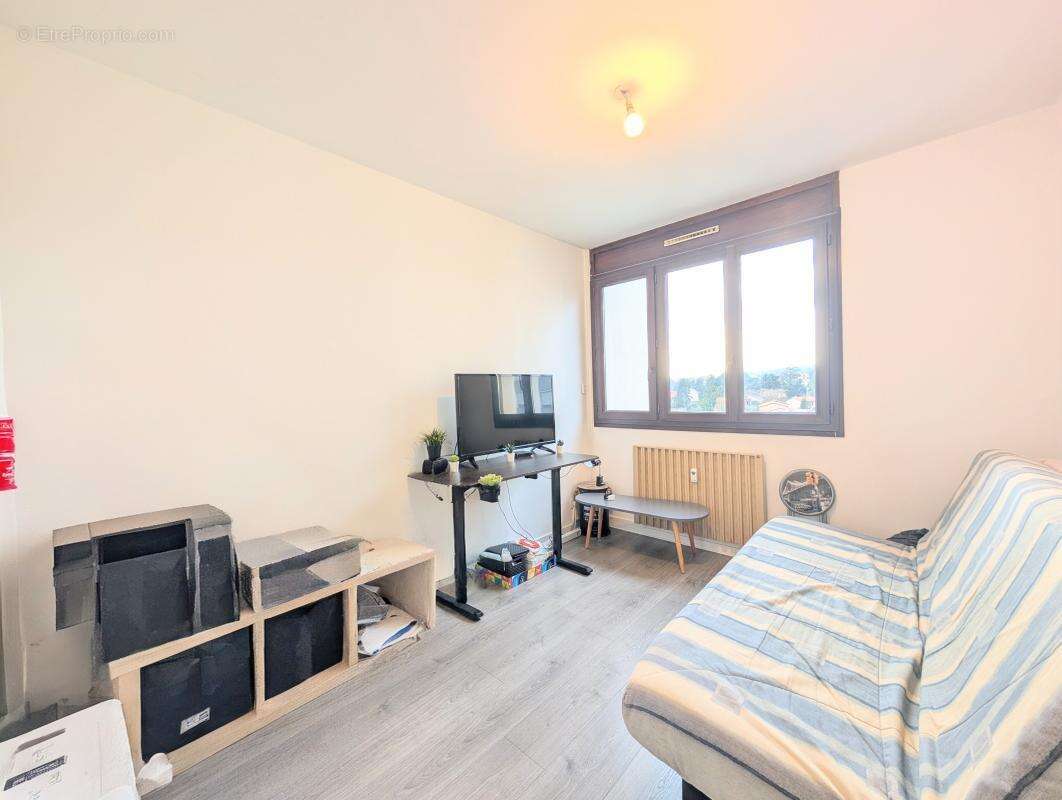 Appartement à SAINT-GENIS-LAVAL