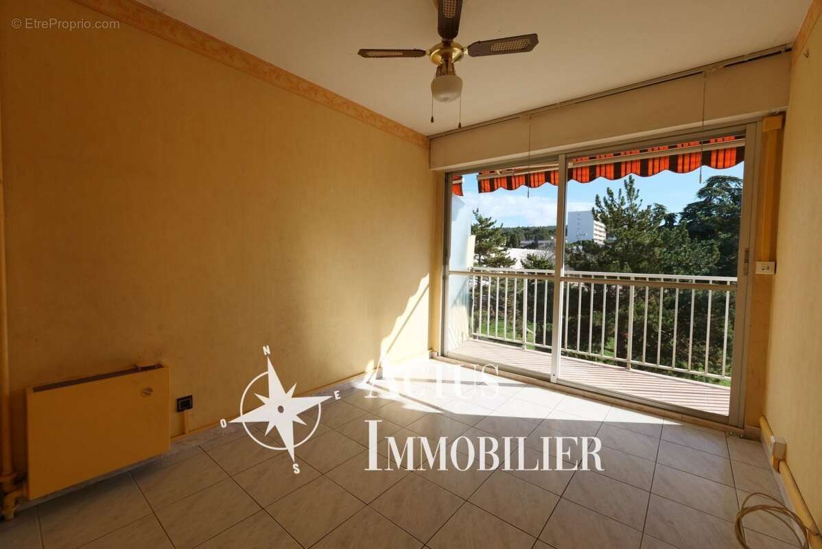 chambre - Est - sur balcon - Appartement à SALON-DE-PROVENCE