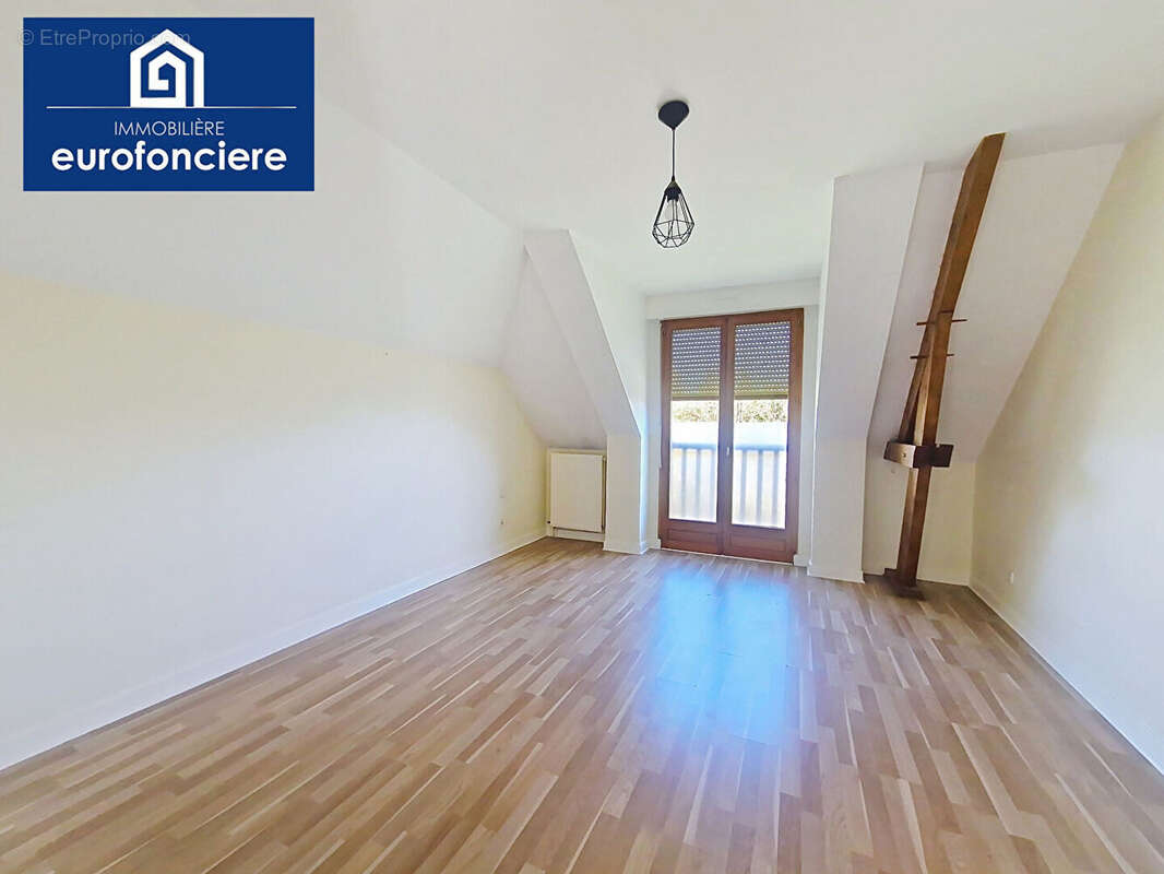 Maison à LA RIVIERE-DE-CORPS