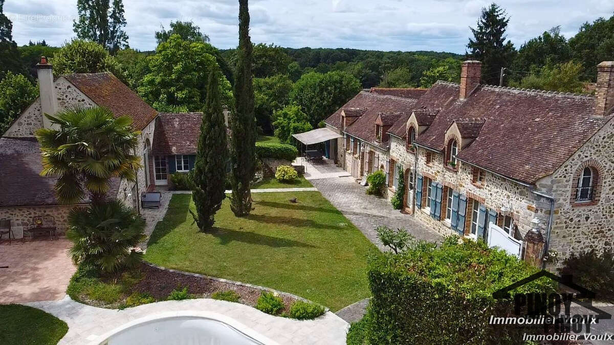 Propriété de charme - Longère rénovée avec piscine, dépendances et parc paysagé de plus de 7.500m2 - photo 2