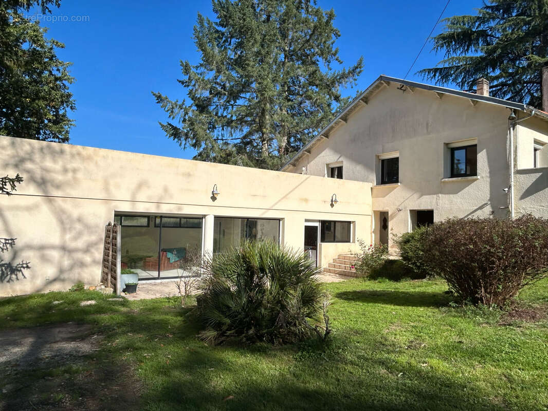 Maison à CHAMPCEVINEL