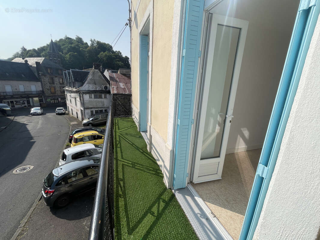 Appartement à ROCHEFORT-MONTAGNE