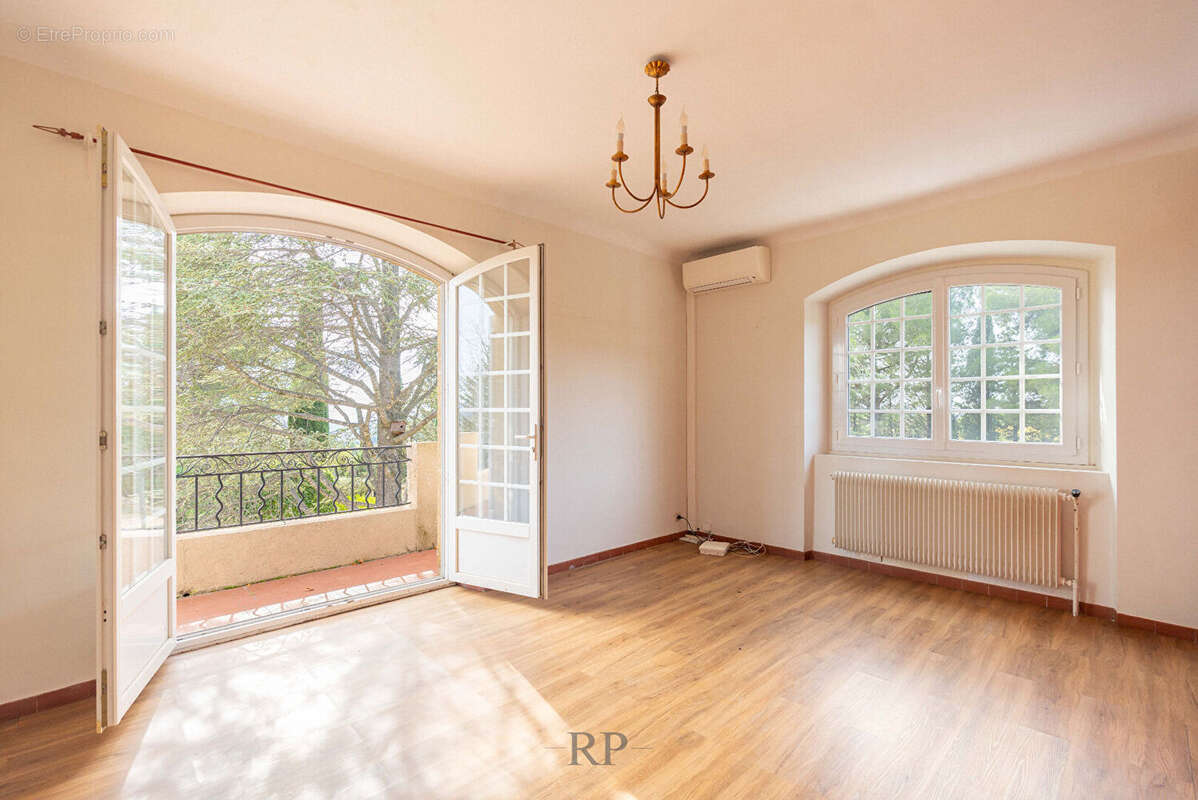 Demeure de prestige de 285 m2 - Aix-en-Provence - photo 14