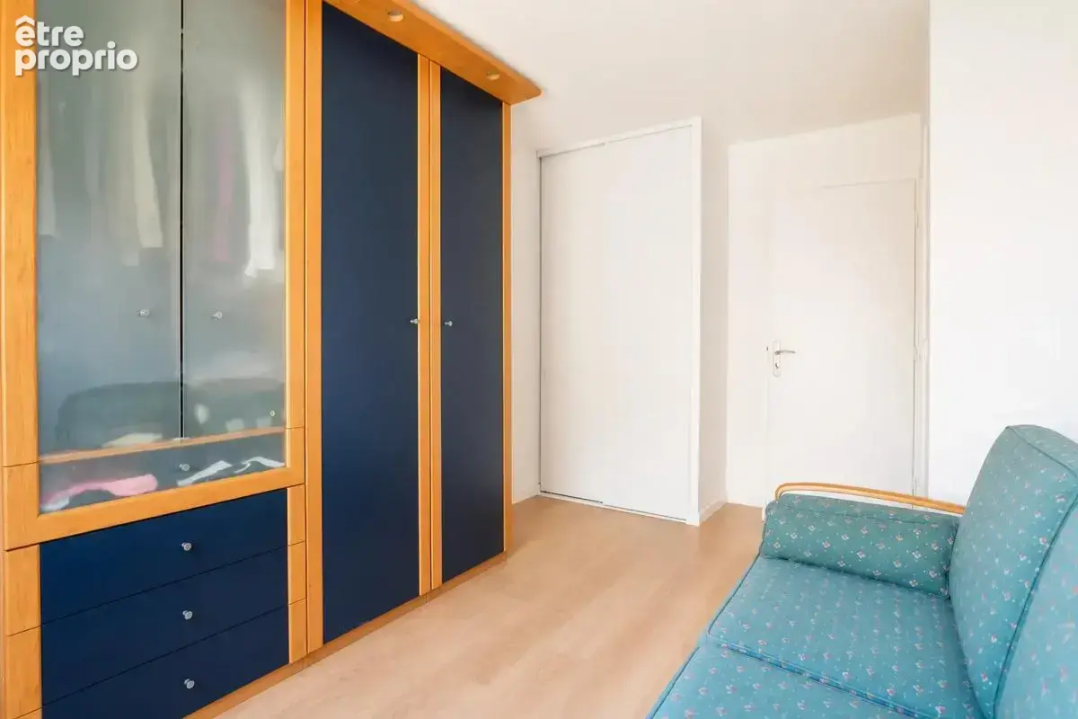 LE RAINCY - Maison de type T4 de 94 m² avec cave, box , jardin - photo 7