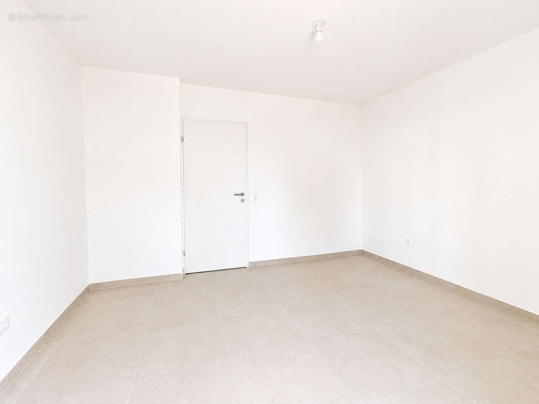 T4 88 m2 avec Jardin de 44 m2 - Disponible immédiatement - photo 8