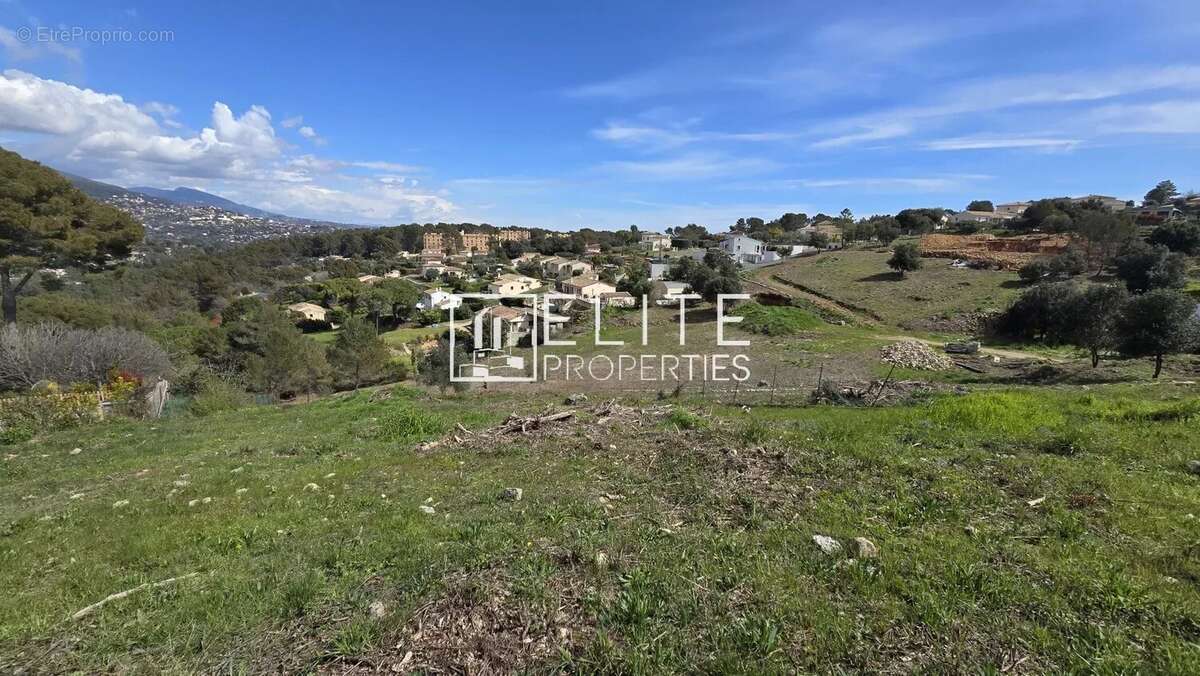 Terrain à PEYMEINADE