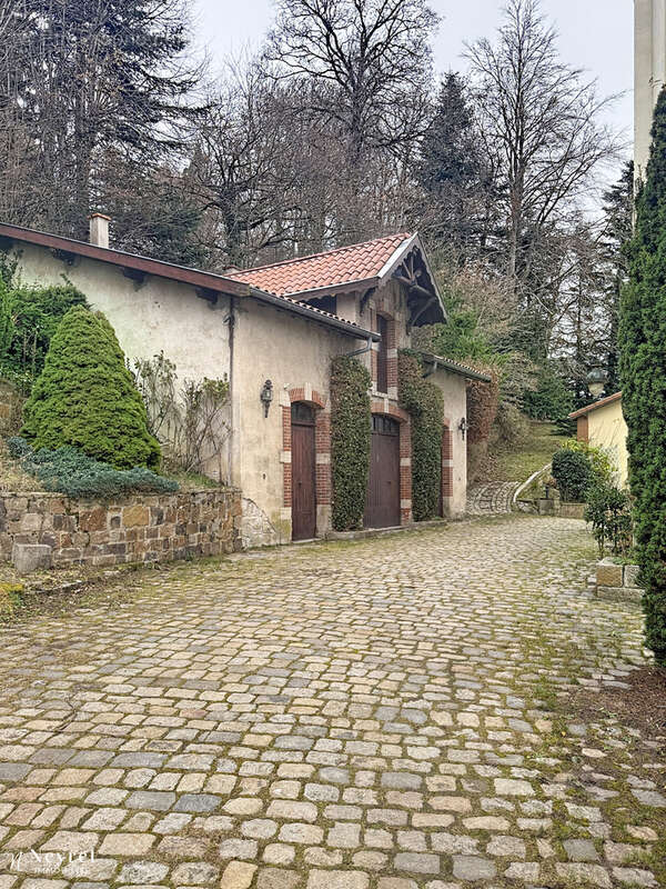Maison à SAINT-BONNET-LE-CHATEAU