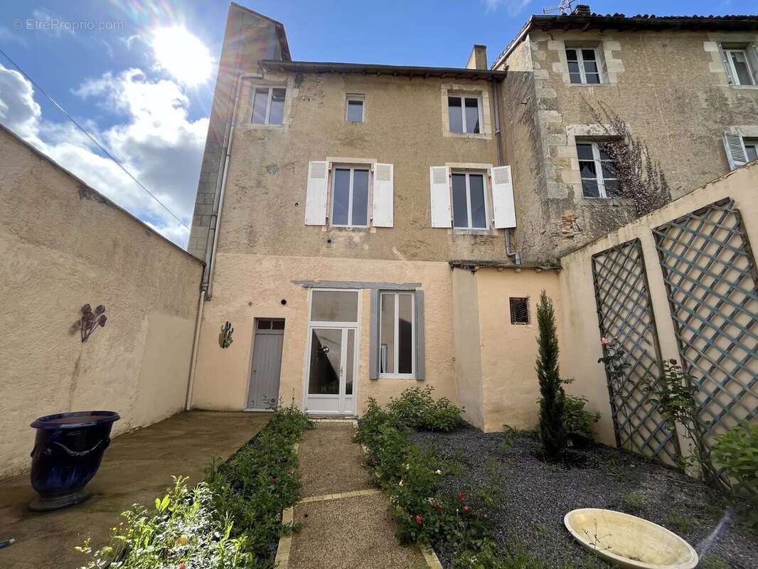 Maison à MONTMORILLON