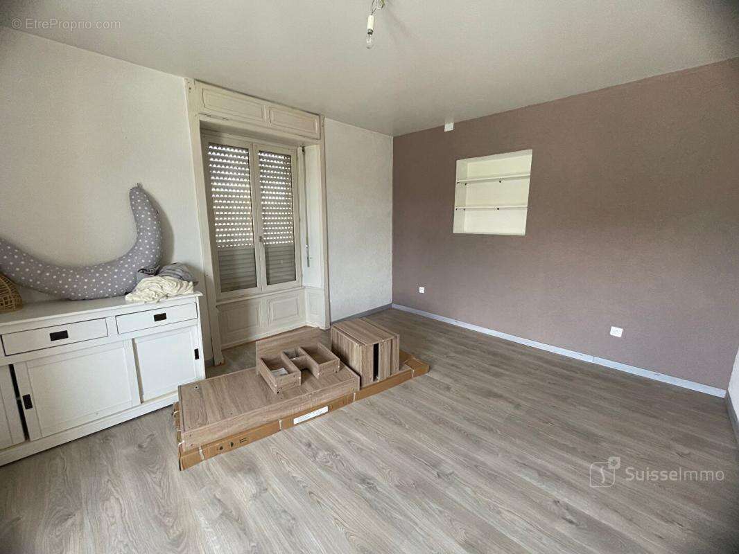 Grandvillars, Immeuble avec dépendances sur 1160M2 de terrain - photo 6