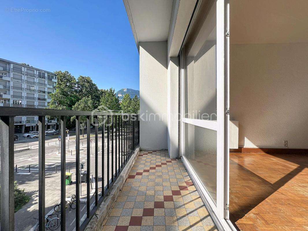 *** grenoble studio 28 m2 lumineux avec balcon flandrin-valmy*** - photo 6