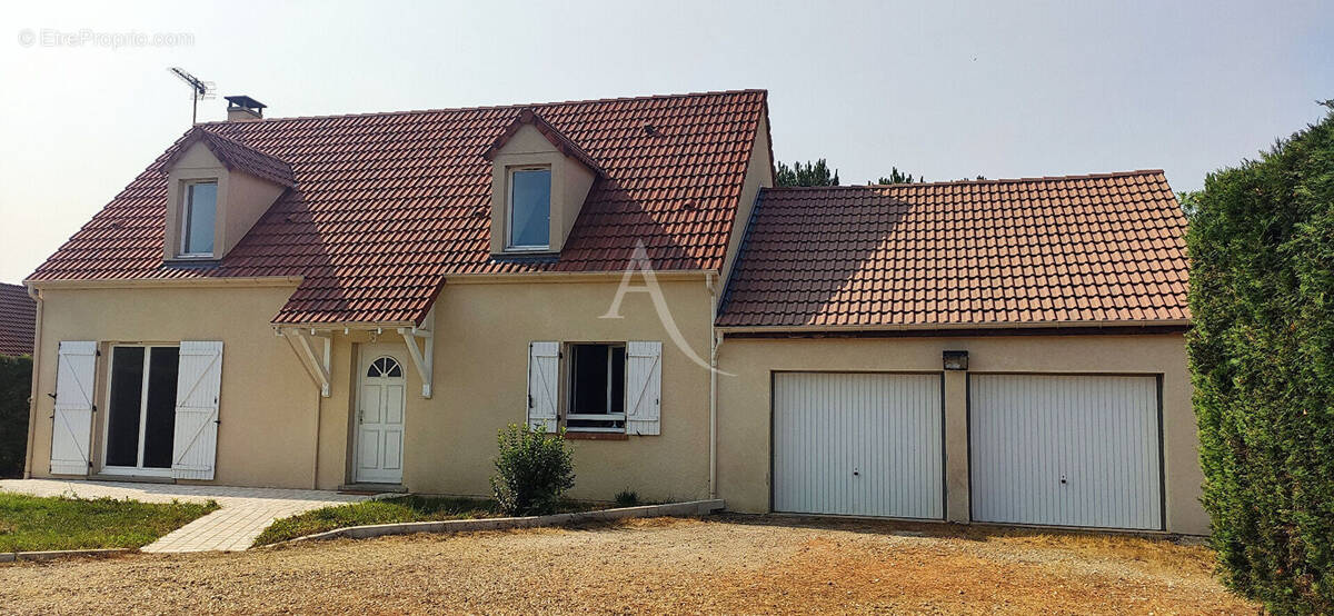 Maison à NEUVY-EN-SULLIAS