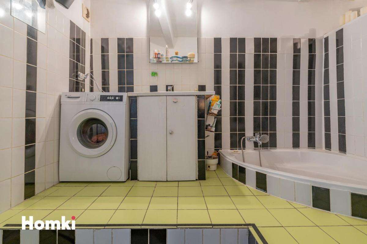 Appartement à MARSEILLE-1E