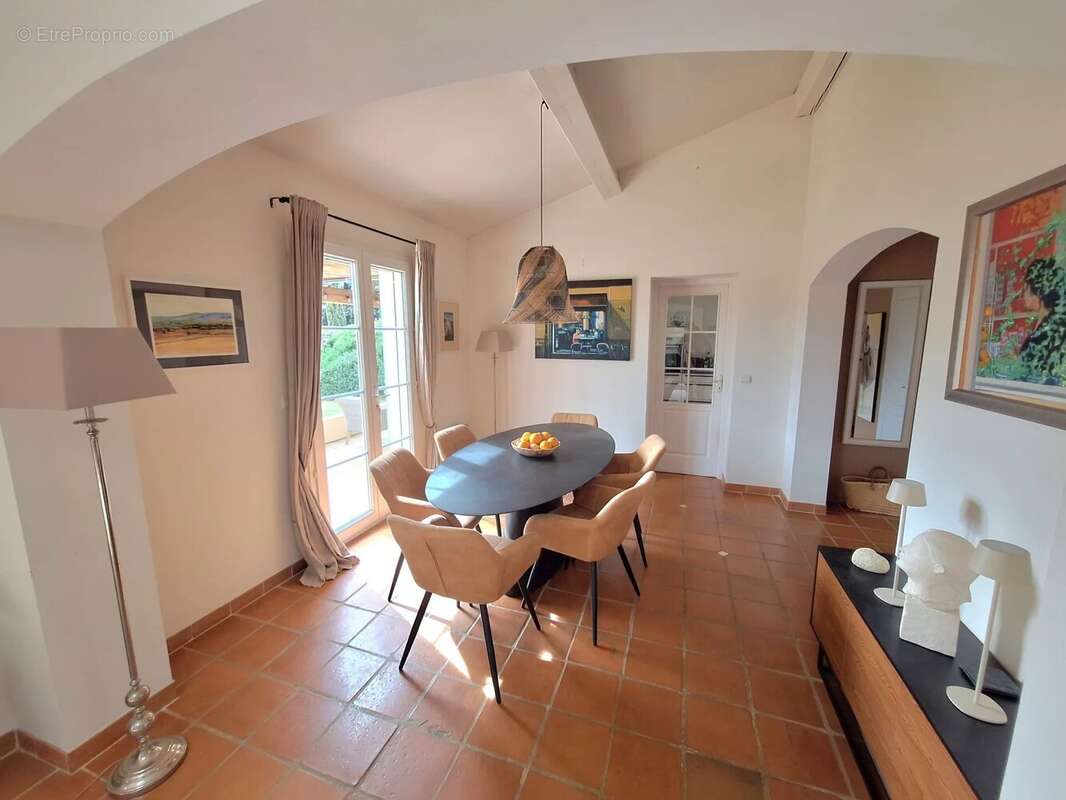 Maison à COTIGNAC