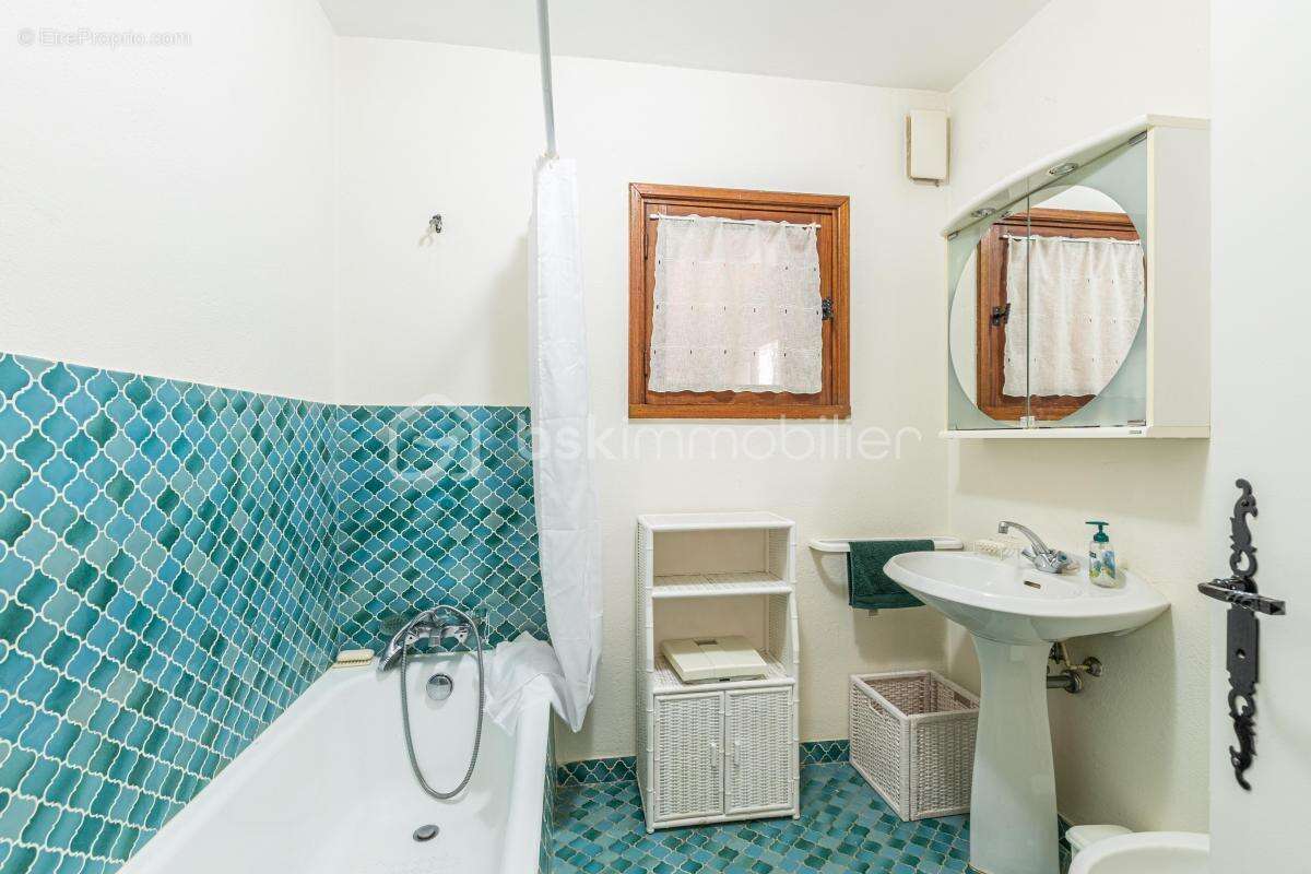 Maison à MEOUNES-LES-MONTRIEUX