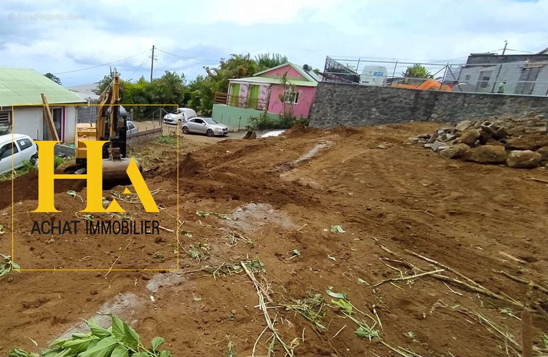 Terrain à LES TROIS-BASSINS