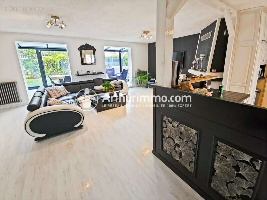 Maison à SAINT-PIERRE-DU-PERRAY