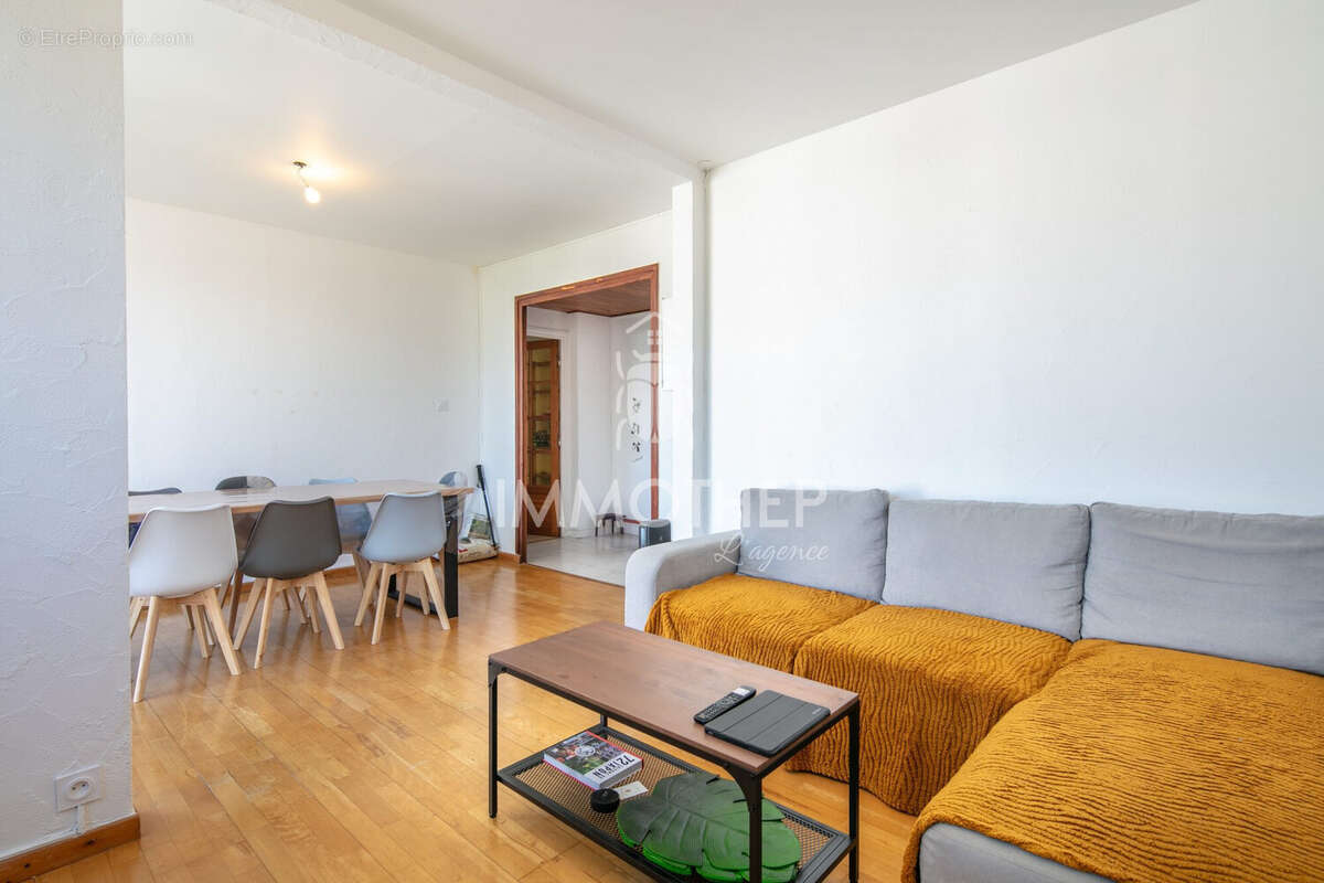Appartement à SAINT-MARTIN-D'HERES