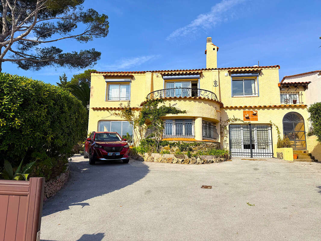 Maison à LES ISSAMBRES