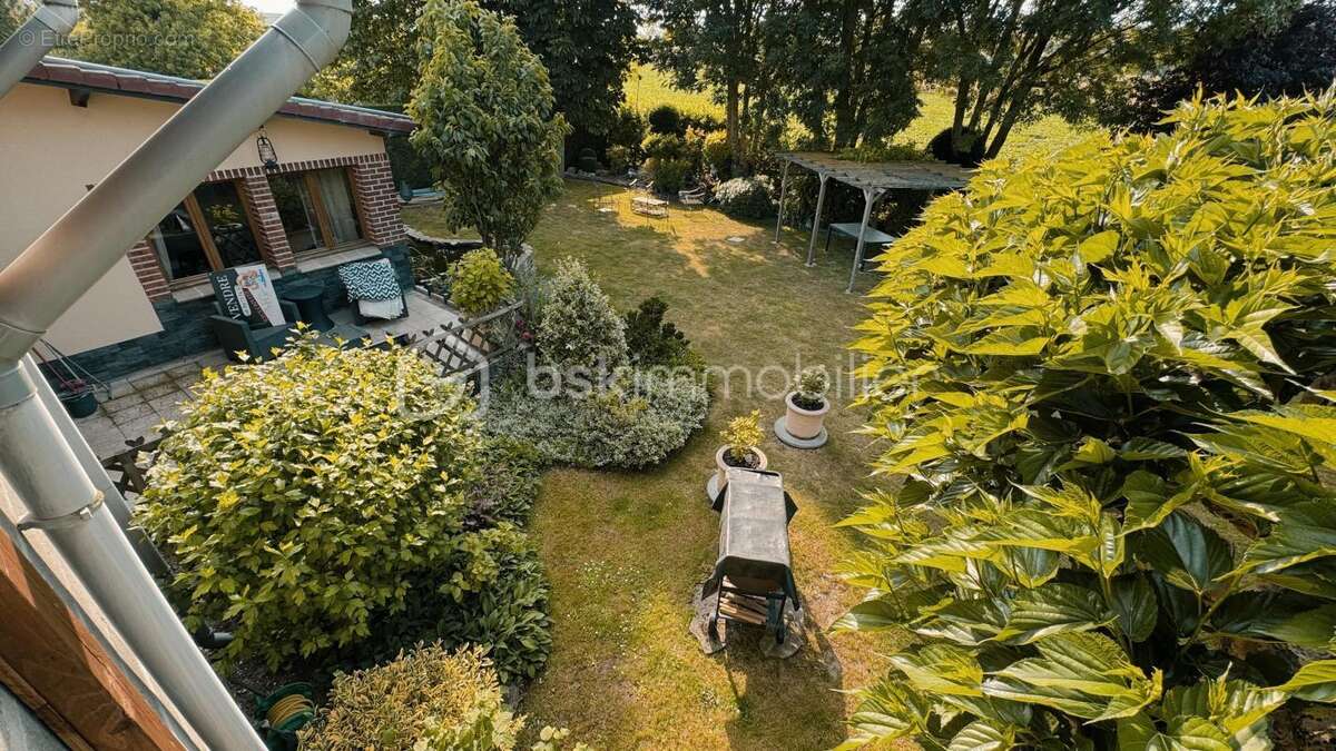 Maison à HORNOY-LE-BOURG