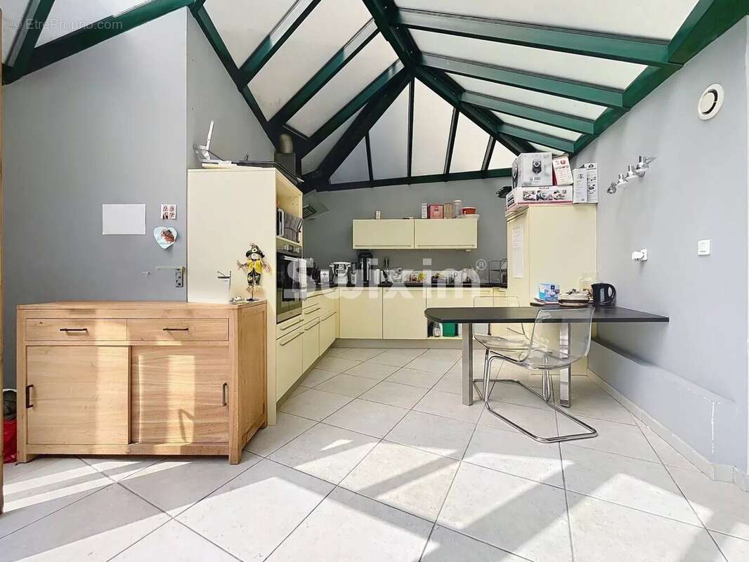 Maison de ville + annexes - photo 5