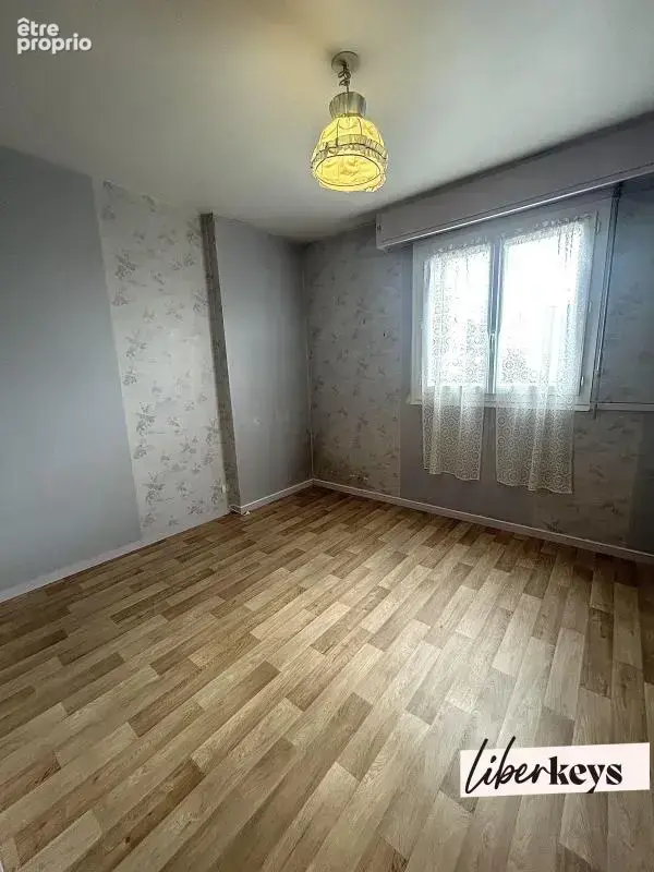 LANESTER-Appartement T4 -76m2- proche Naval Groupe - photo 6