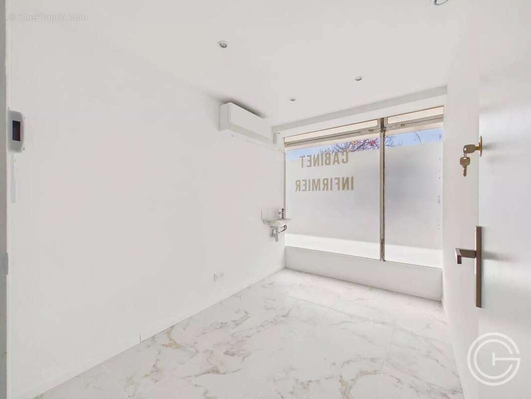 Local Commercial - Rue Justin Montolivo - NICE - photo 3