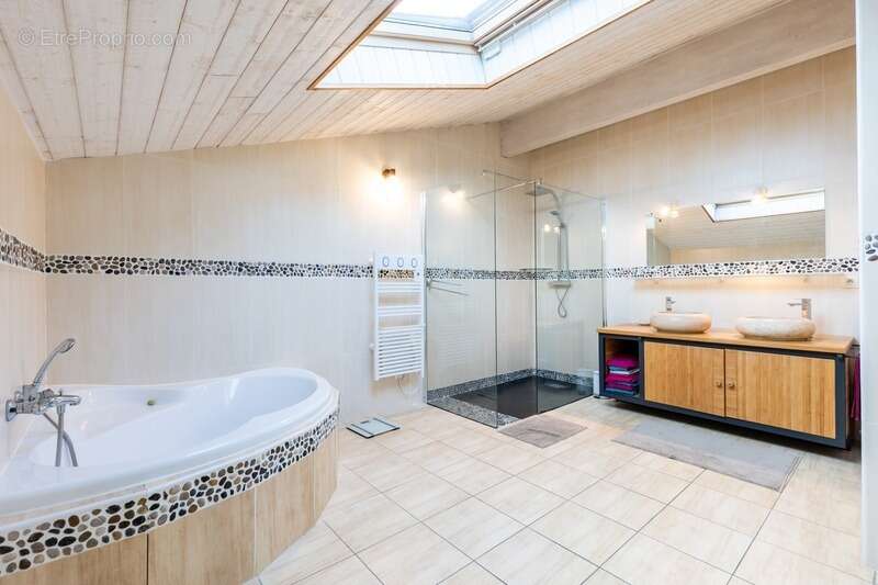 Commerce à GUJAN-MESTRAS