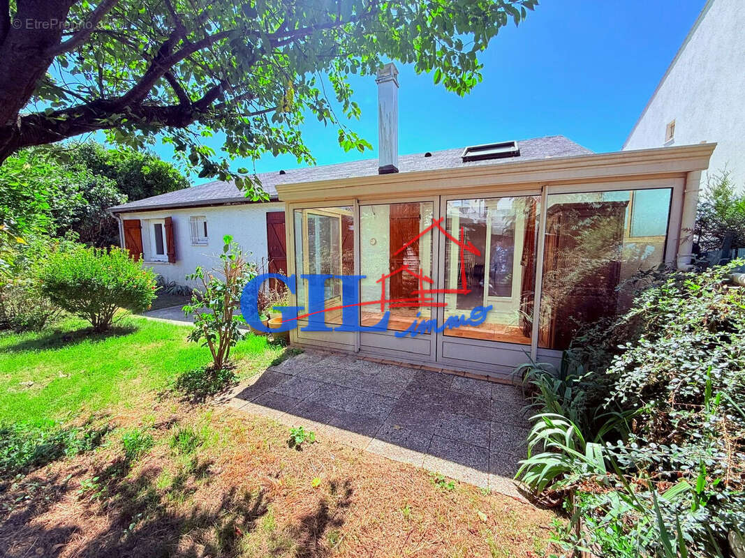 Maison à SAVIGNY-LE-TEMPLE