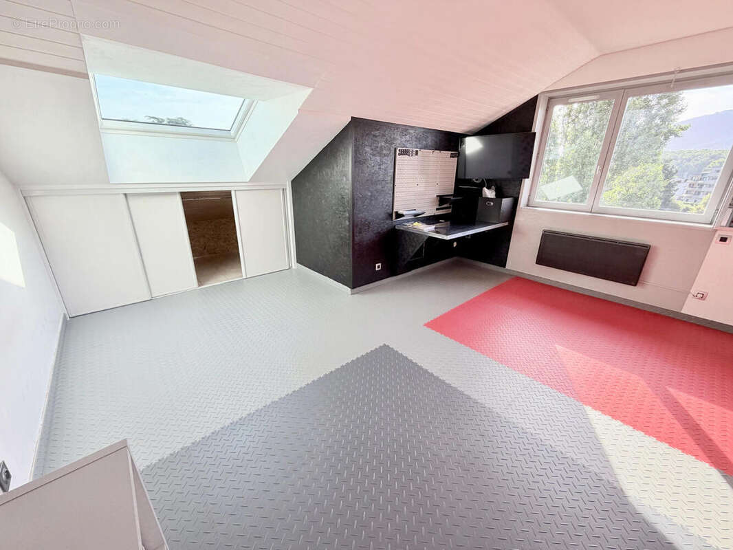 St Julien-en-Genevois RARE Appartement T2 bis en dernier étage de plus de 72 m² utiles... - photo 7