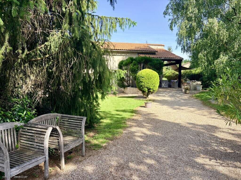 Maison contemporaine de 105 m² avec grand jardin arboré et piscine chauffée - photo 38