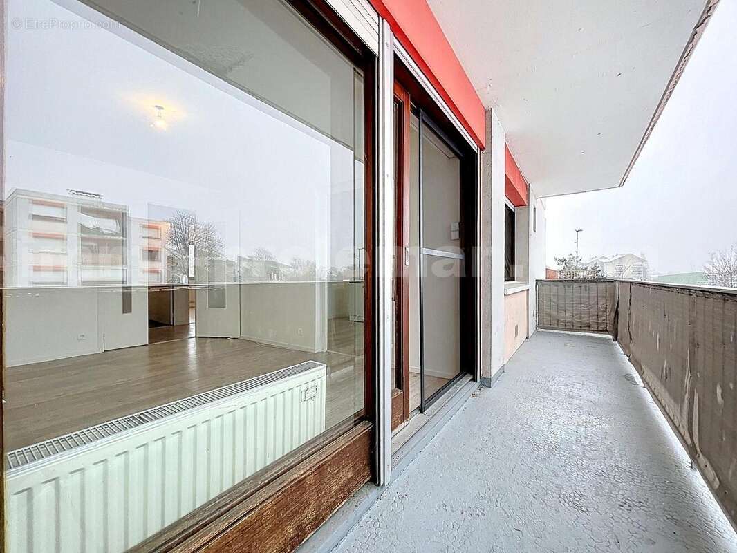Appartement_T3_Annemasse_Genève_Ceva_tramway_Suisse_investissement_hyper_centre_Séjour_Balcon_ - Appartement à ANNEMASSE