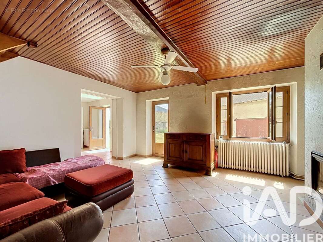 Maison 243 m² à Gressey  - photo 3