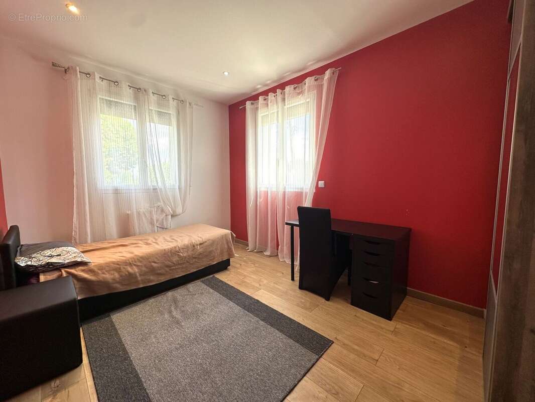 Maison à VIGNEUX-SUR-SEINE