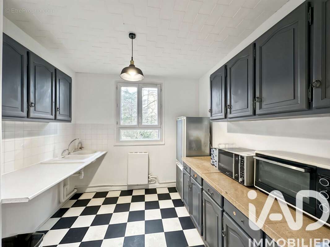 Photo 2 - Appartement à SAINTE-GENEVIEVE-DES-BOIS