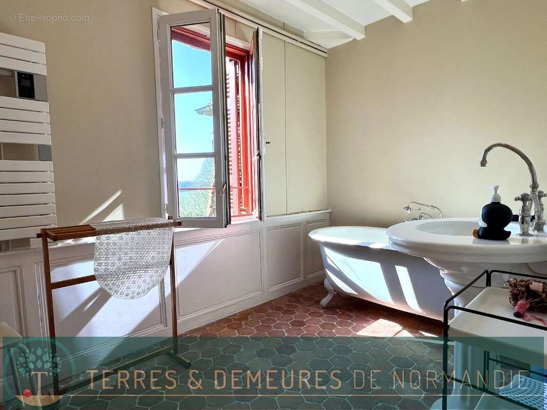 Maison à BOURG-ACHARD