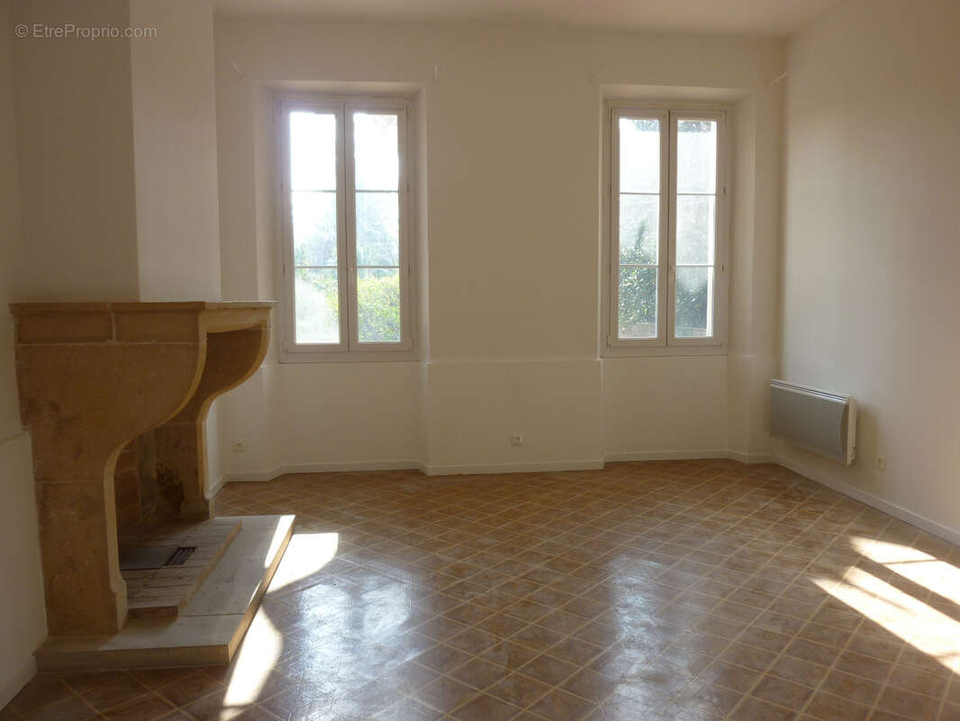 Appartement à SOLLIES-PONT