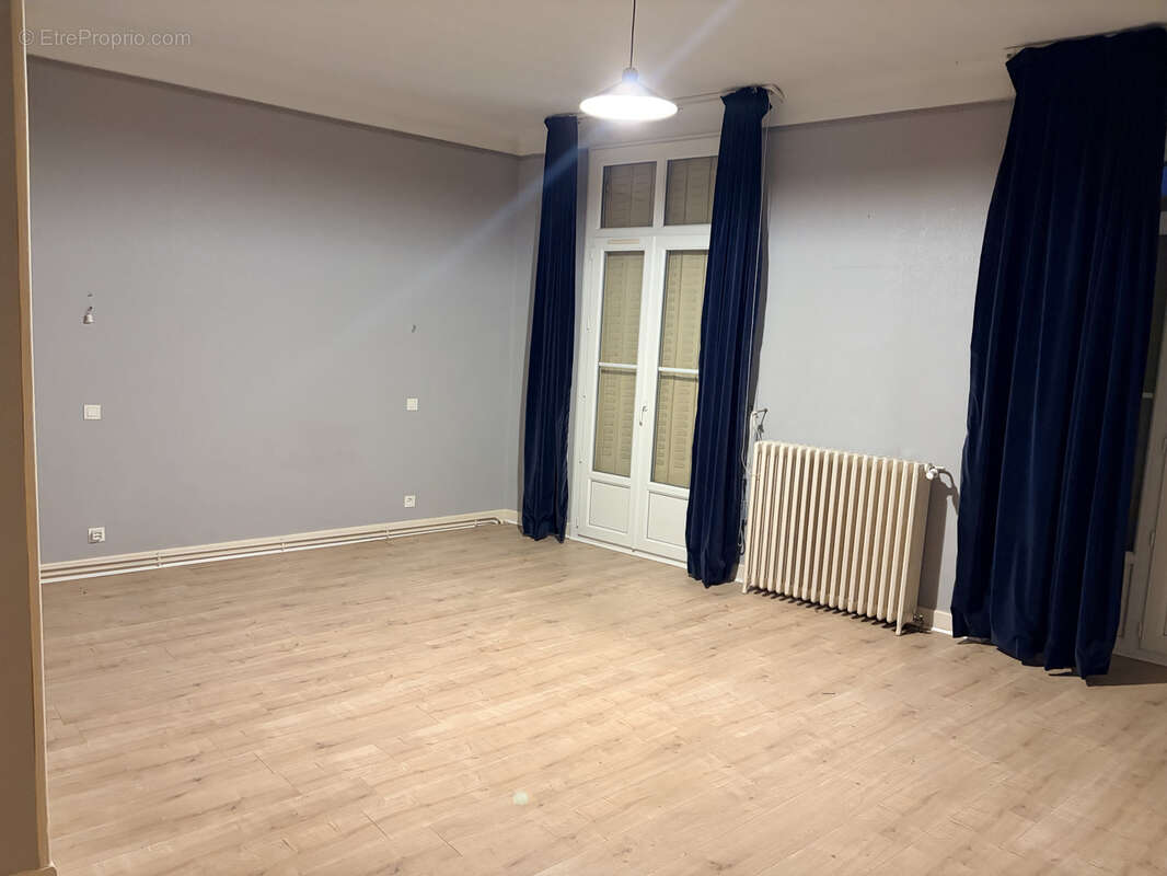 ROYAT  centre  magnifique appartement de 164 m2 comprenat 4 chambres, dressing, chaufferie, séjour double, cui - photo 12