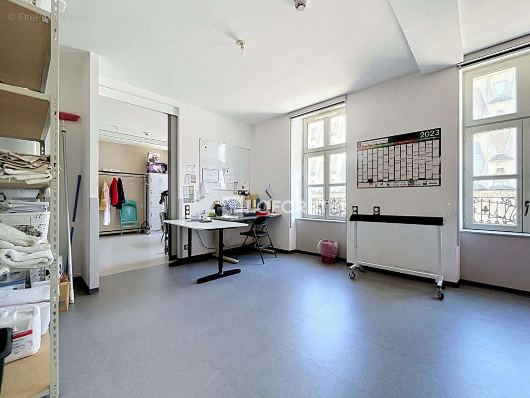 Immeuble 7 logements local commercial parking jardin Parthenay - photo 8
