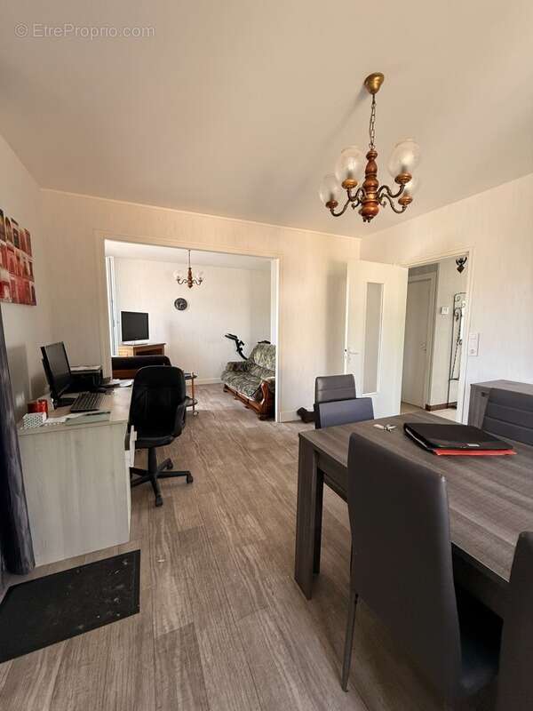 EN EXCLUSIVITE ! Pavillon de 95m² surélevé sur sous sol, rénové, sur terrain de 562m² 117 500 € - photo 5